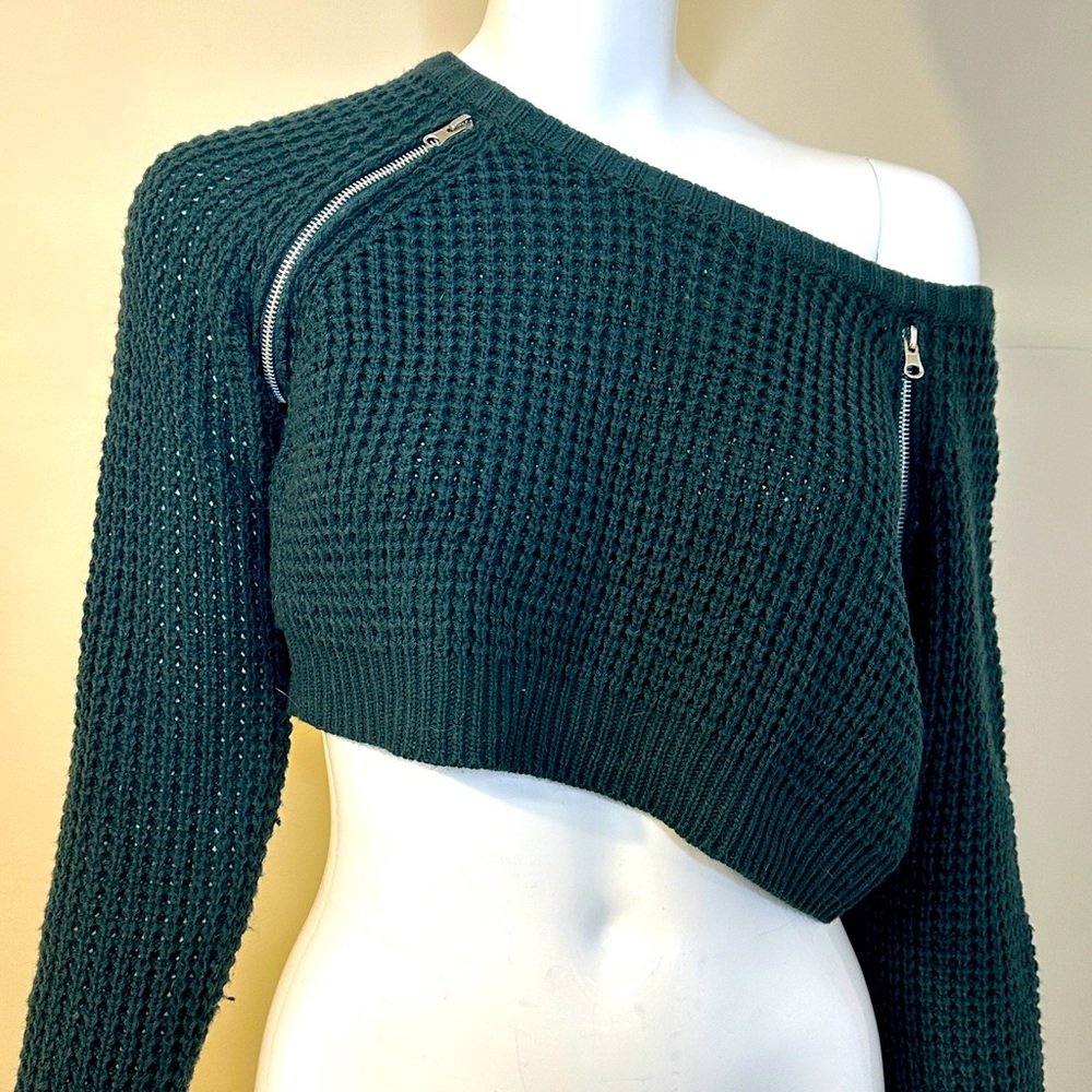 Aqua Dark Green Cropped Textured Knit
Sweater Size Medium